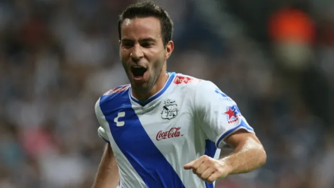 Rey celebra un gol con el Puebla