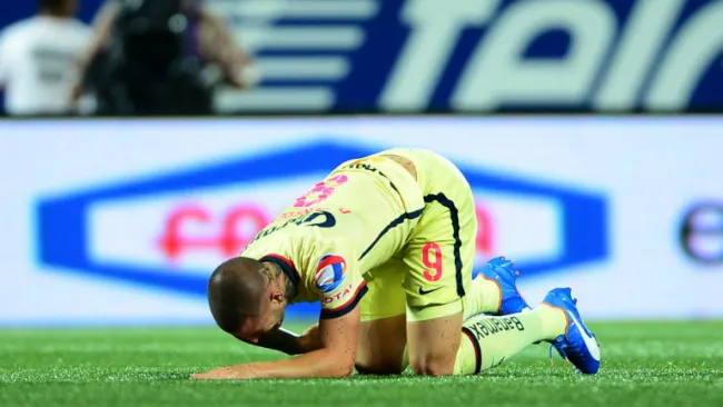 Benedetto se duele en juego contra Xolos 