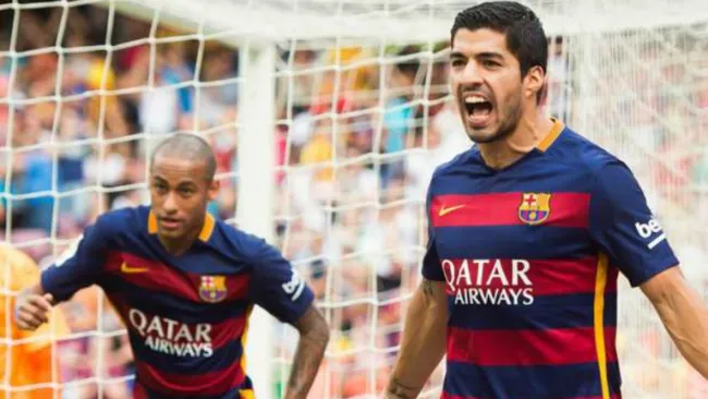 Suárez y Neymar festejan un gol del Barcelona