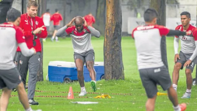 Baloy, en entrenamiento con Atlas