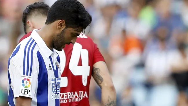 Carlos Vela se lamenta en duelo con la Real Sociedad