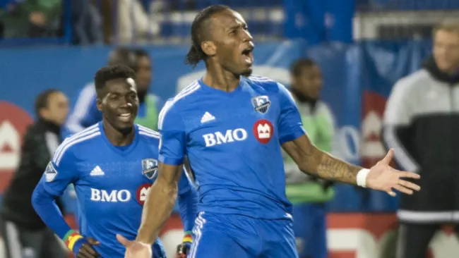 Didier Drogba festeja uno de sus goles contra Toronto