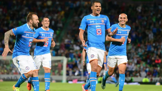 Lucas Silva festeja su golazo contra Santos