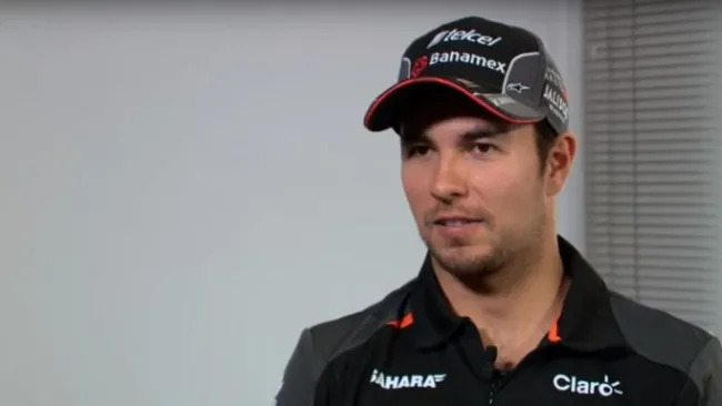 Sergio Pérez da tour por el Autódromo Hermanos Rodriguez con juego de F1