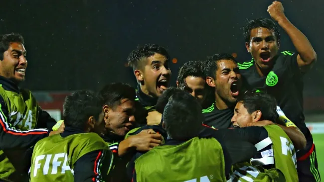 Jugadores del Tri Sub 17 celebran gol en el Mundial