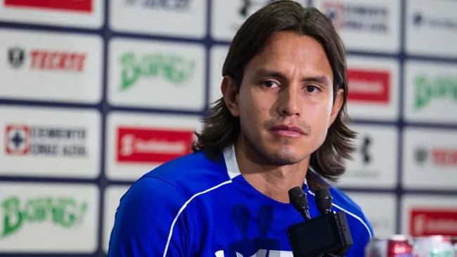 Jerry Flores en conferencia de prensa con Cruz Azul