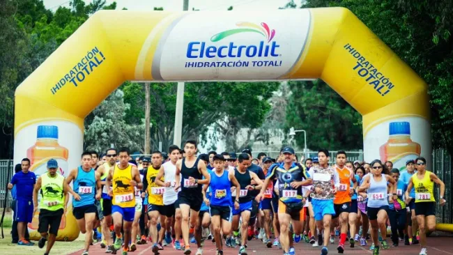 Corredores durante la última edición de la Carrera Electrolit