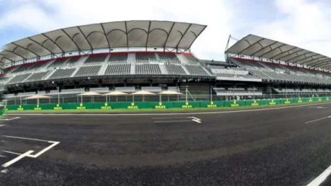 Vista de la gradas del AHR listas para el GP de México