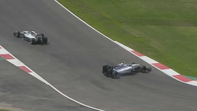 Bottas durante una pérdida de control en la pista del AHR