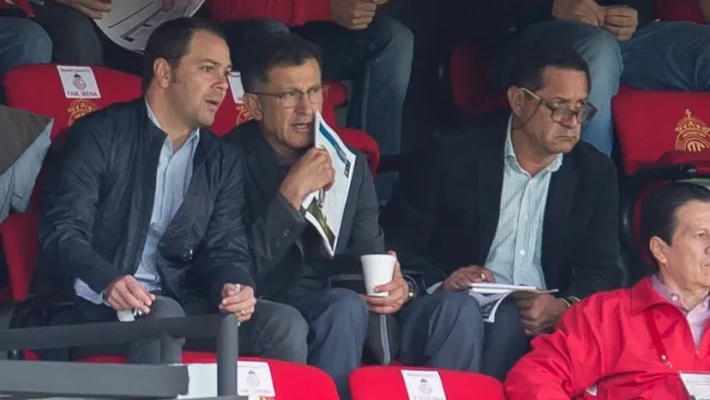 Osorio observa un partido de Toluca