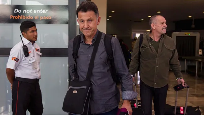 Juan Carlos Osorio, en el aeropuerto