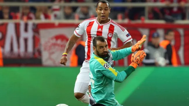 Felipe Pardo vence al portero del Dinamo Zagreb