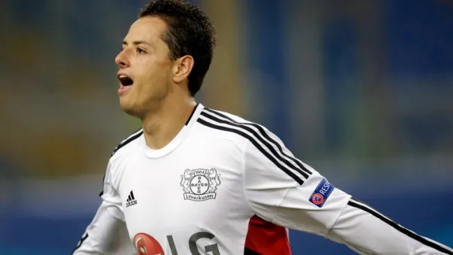 Chicharito festeja su gol contra la Roma