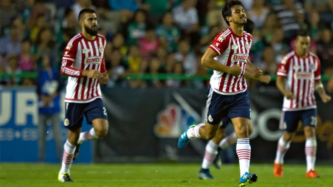 Alanís festeja su gol en el Estadio León