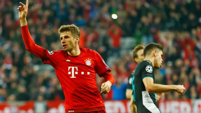 Müller festeja su gol contra el Arsenal