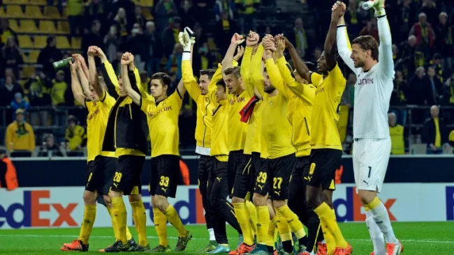 Borussia Dortmund celebra su pase a la siguiente ronda
