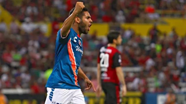 Keko Villalva celebra un gol con los Tiburones