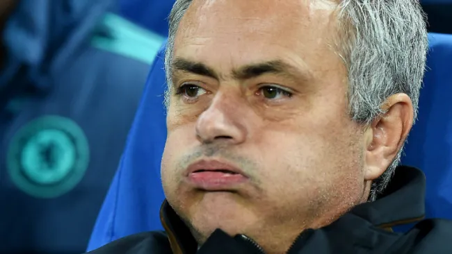 José Mourinho en el banquillo del Chelsea