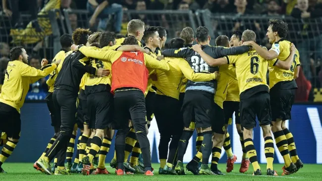Jugadores del Dortmund celebran la victoria