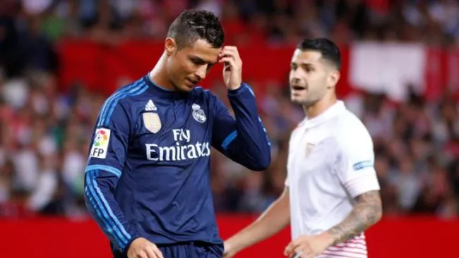 Cristiano Ronaldo se queja en juego contra Sevilla