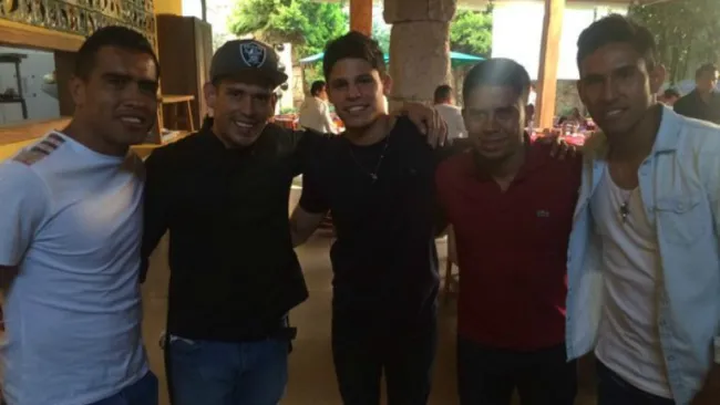 Alan Rangel, junto a los jugadores de Atlas