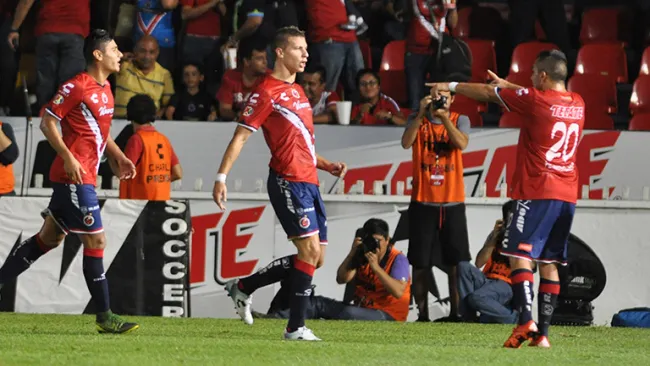 Jugadores de Veracruz festejan un gol