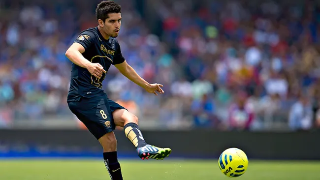 David Cabrera en un partido con Pumas 