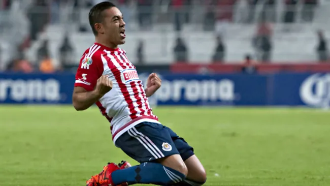 Fabián festeja su gol contra el Atlas