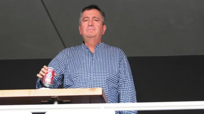 Jorge Vergara, en un palco durante un partido de Chivas