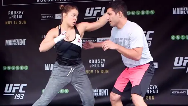 Ronda Rousey durante los entrenamientos libres en Melbourne