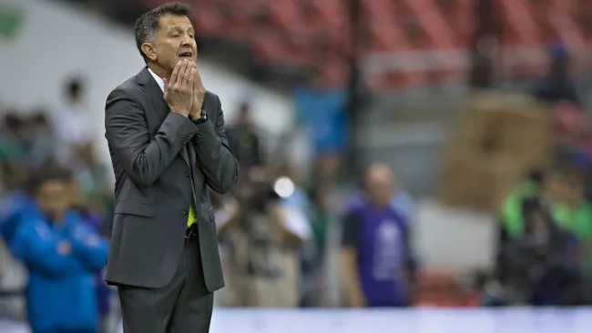 Juan Carlos Osorio durante el partido del Tri
