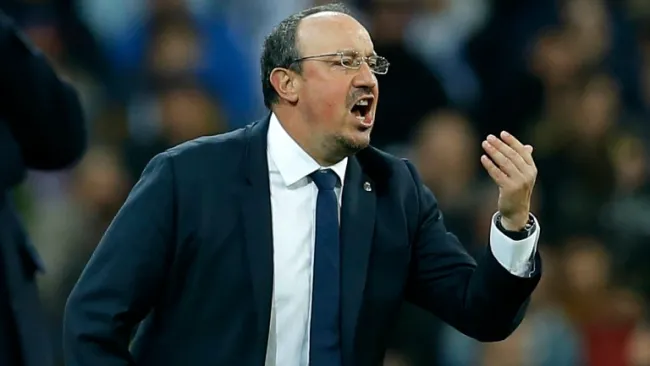 Benítez da indicaciones a sus dirigidos