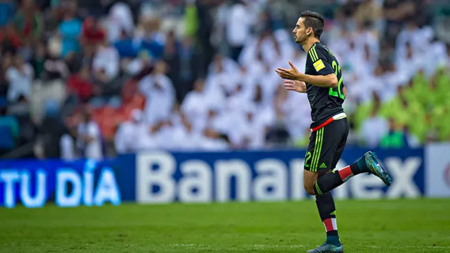 López, ingresando al Azteca en el duelo contra El Salvador