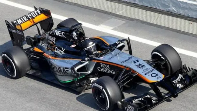 Checo, en su monoplaza de Force India
