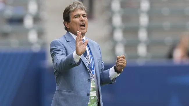 Jorge Luis Pinto da indicaciones en juego de Honduras 