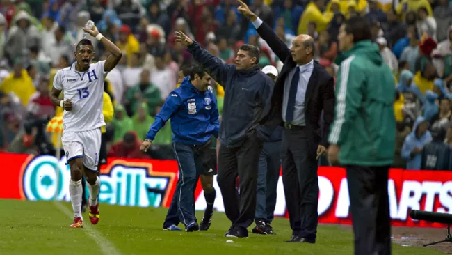 Suárez reparte instrucciones en 2013