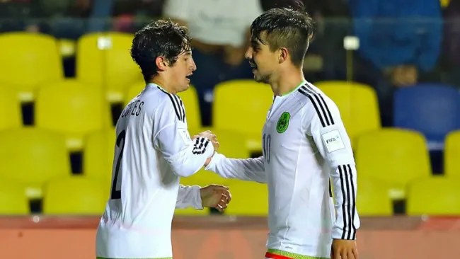 Cortés celebra el tanto con sus compañeros