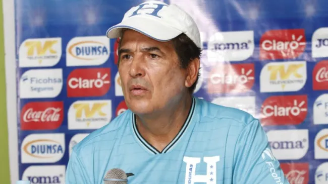 Jorge Luis Pinto, durante la conferencia de prensa