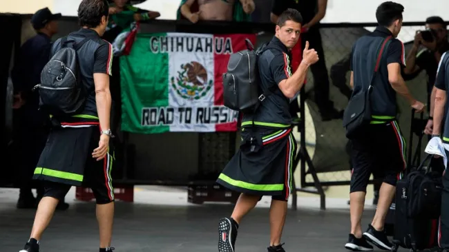 Chicharito saluda a la afición en San Pedro Sula 