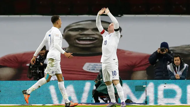 Wayne Rooney celebra su gol contra Francia 
