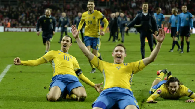 Los suecos festejan el pase a la Eurocopa 2016