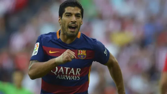 Suárez corre en un festejo con Barcelona