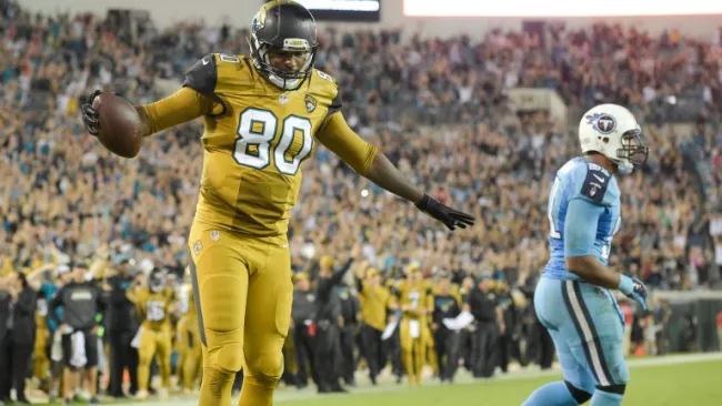 Julius Thomas festeja su touchdown contra Titanes