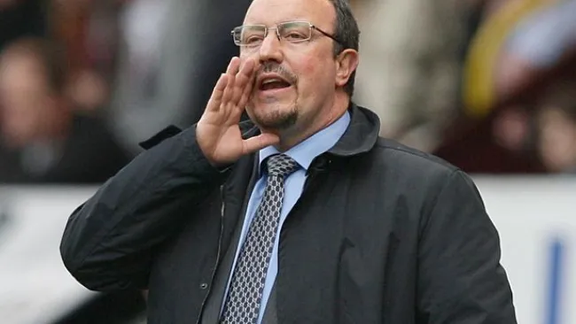 Benítez observa un partido