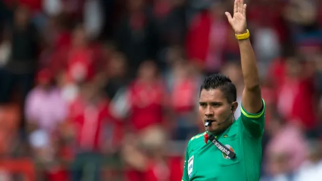 Fernando Guerrero anulando una anotación por fuera de lugar