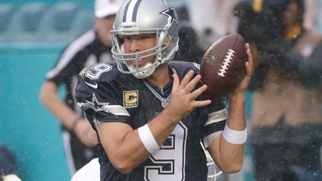 Tony Romo en el partido contra Delfines 