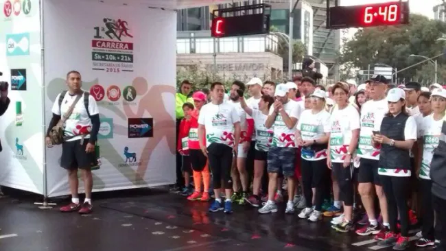 Los corredores previo al inicio de la competencia