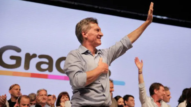 Mauricio Macri festeja al ser electo presidente de Argentina