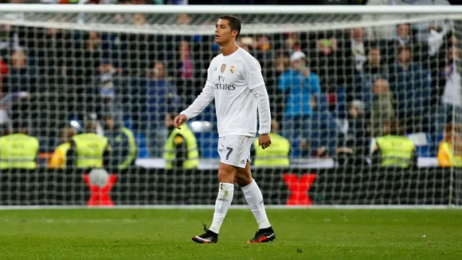 Cristiano camina desmotivado durante Clásico Español