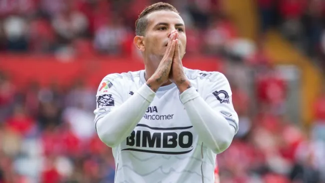 Cardona se lamenta en el juego contra Toluca